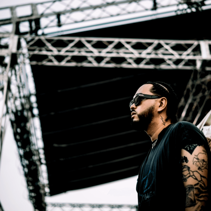 ELIONEがBACHLOGICプロデュースの新曲「愛をケチるなよ」リリースのサムネイル画像