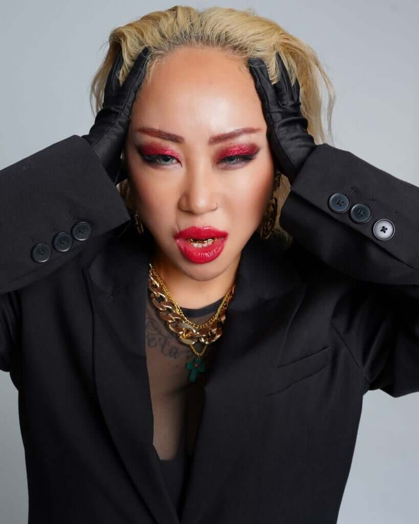 LUNA、新作MVで父・Mr.マリック＆木梨憲武と共演　愛の詰まったニューEP『Untitled Love』リリースのサムネイル画像