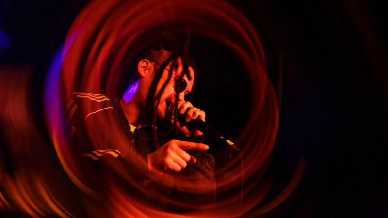 チプルソとKazBubble、リアルな描写でリスナーを照らすWネーム新シングル「KANAU」