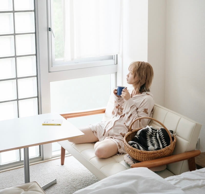 モモコグミカンパニーとマナミによる音楽プロジェクト（momo）、2ndミニアルバム 『ガラスの国』サブスク配信開始のサムネイル画像