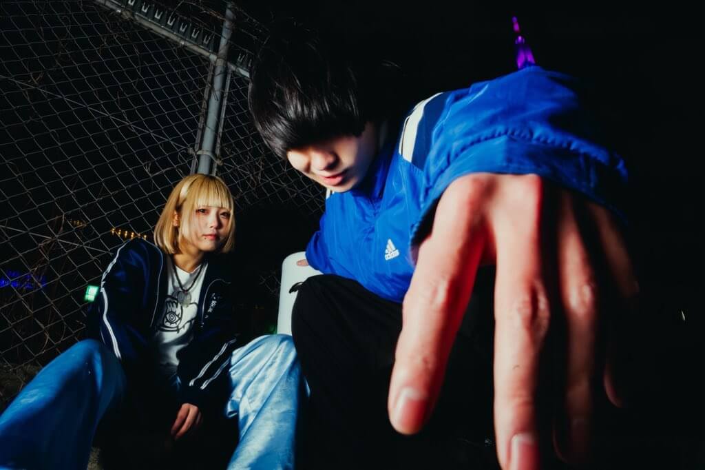 “現代病焦燥イノセントロックバンド”muk、初期衝動的疾走チューン「行動開始」リリースのサムネイル画像