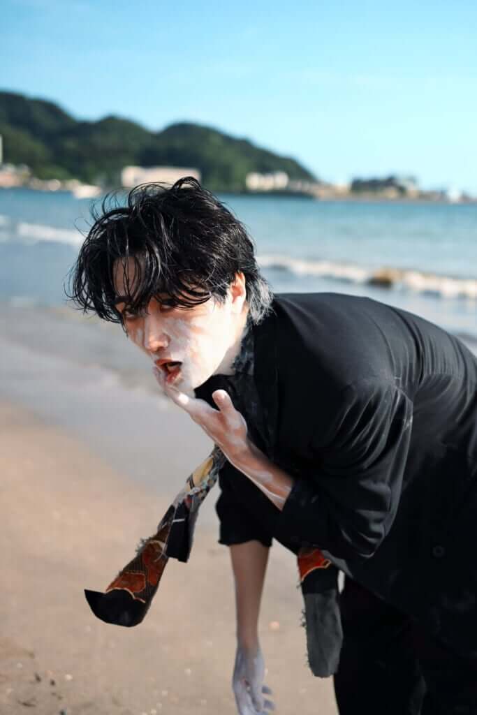 江口侑、シタールの響きが交錯する激しいロックチューン「Boy」リリースのサムネイル画像