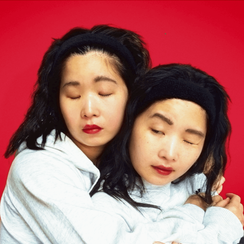 元CHAIのMANAとKANAによるOKAME、2ndシングル「照れないで」配信リリースのサムネイル画像