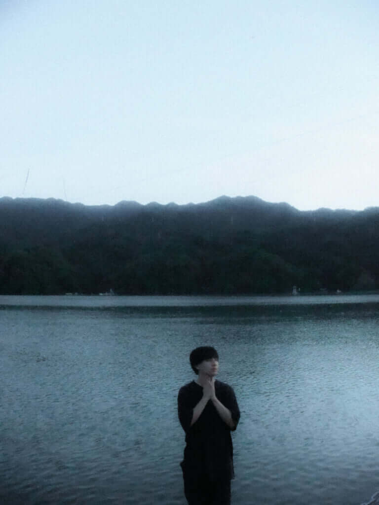 京 英一（雪国）、2ndソロアルバム『夢日記』リリース　クラシックギターと歌で描く小さく静かな世界のサムネイル画像