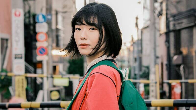 にゃんぞぬデシ、夕陽を感じるノスタルジーな新曲「沿線旅行」リリース