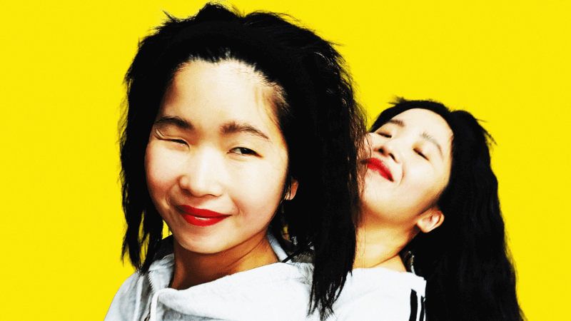 元CHAIのMANAとKANAによるOKAME、2ndシングル「照れないで」配信リリース