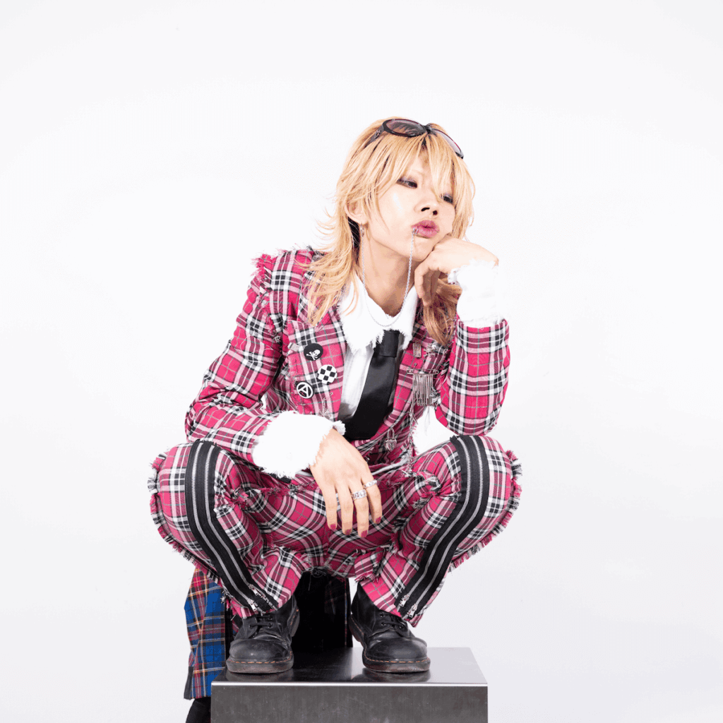 Leisu、甘く危うい恋の依存を描く新曲「about u」のサムネイル画像