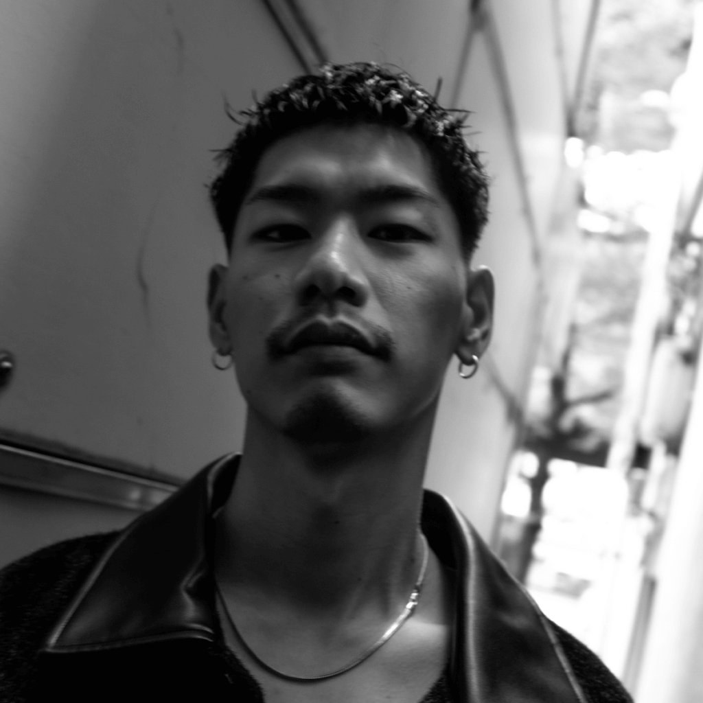 ARuMインタビュー　1stアルバム『Still ARuM』リリース ― 自分を認めて誰かを救うために握るペンとマイクのサムネイル画像