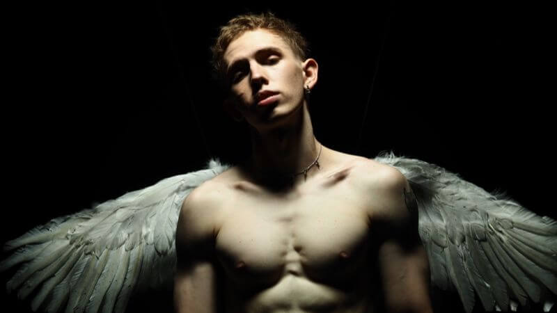 ロシア出身東京拠点のラッパーMARONI、客演にY1ee Coyote迎えた新曲「Heavy Gravity」リリース&MV公開　