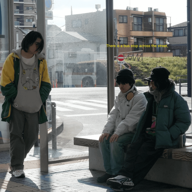 今年4月始動の新ユニット・There is a bus stop across the street,が2ndシングル「natsu_WHAT u 5」をリリースのサムネイル画像