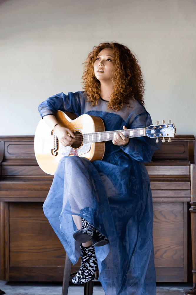Hanah Spring、父であるジャズギタリスト・岩見淳三とのデュオアルバム『FAMILY TREE』配信開始のサムネイル画像