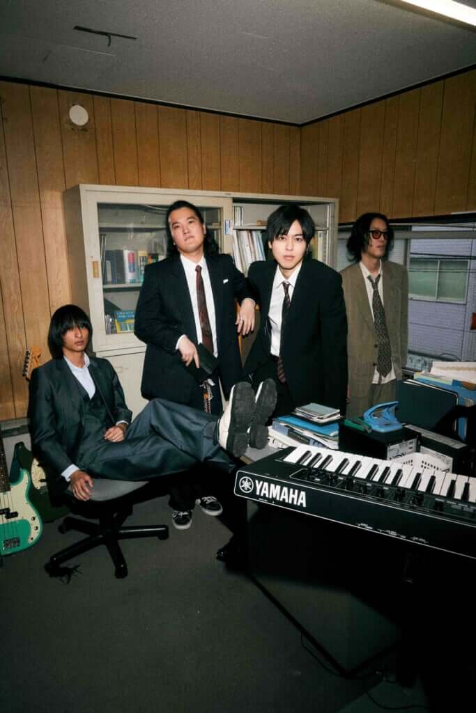 限界サラリーマンのピアノポップバンド・ponytailmama、新曲「ミスター・マスカレード」リリース ＆ MV公開のサムネイル画像
