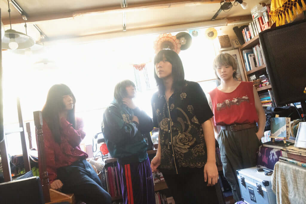 ザ・シスターズハイ、16曲入り1stフルアルバム『私・僕・君・語』リリース　10月から全国ツアー開催