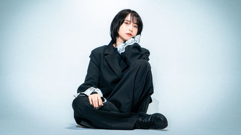立花綾香、廃盤となった幻の楽曲や未音源化をコンパイルしたスペシャルアルバム『黒、煌々たる』リリース