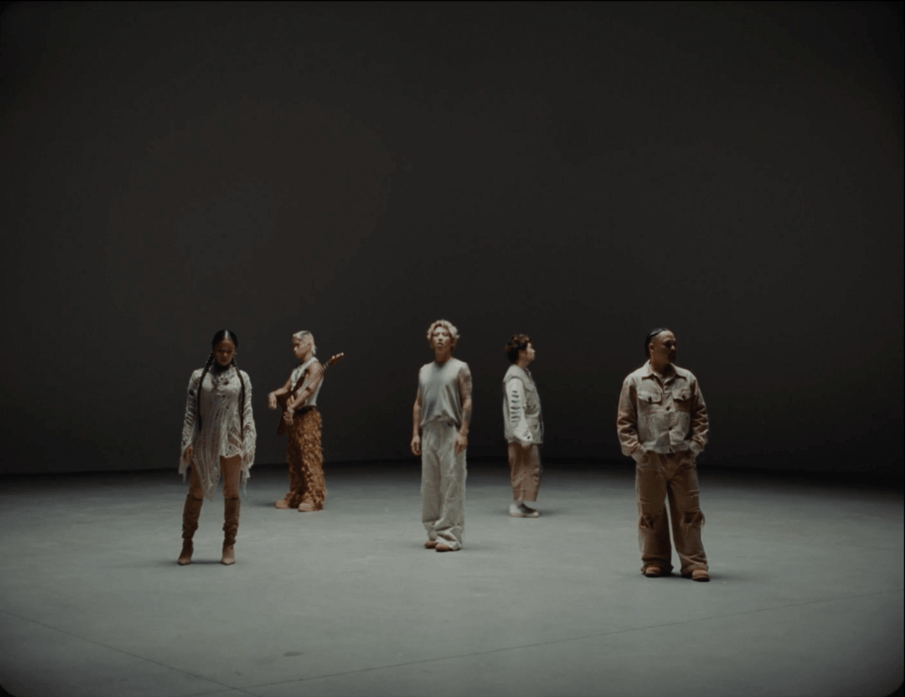 YAO(Awich、CHICO CARLITO、ONE OK ROCK、Paledusk)話題曲「ありふれた世界の果てに」全編沖縄で撮影のMV公開へ 宮沢氷魚、森カンナ、山田孝之ら出演