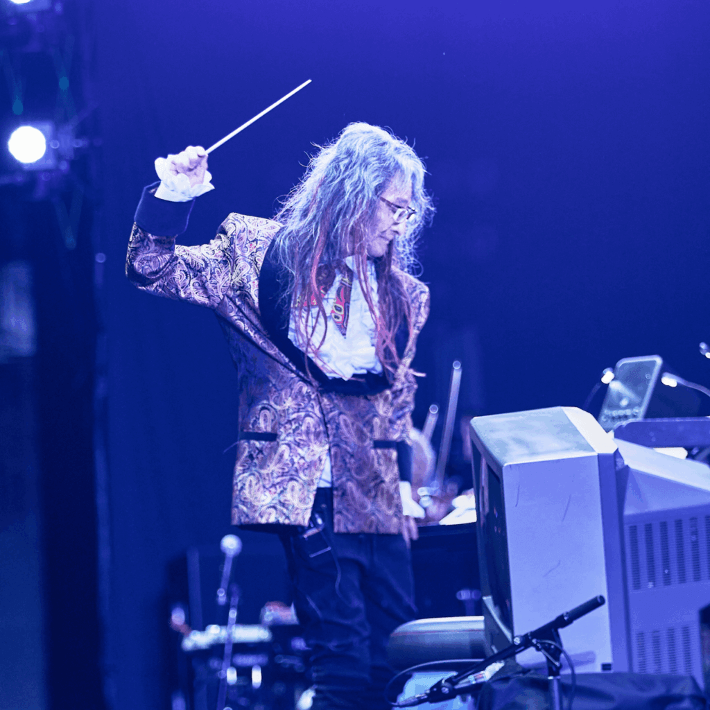 鷺巣詩郎 インタビュー | 『エヴァ』30周年、『THE WHITE ALBUM』が誘う知的なゲームのサムネイル画像