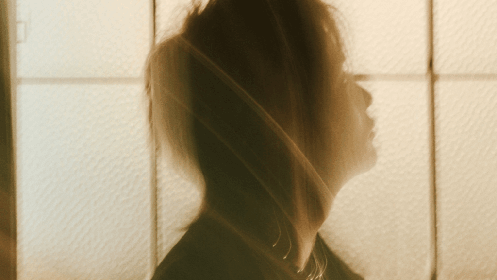雨良 Amalaインタビュー  |  “雨良 Amala、歌い始めます” 自身の歌声を解き放ち、歩み出す新章
